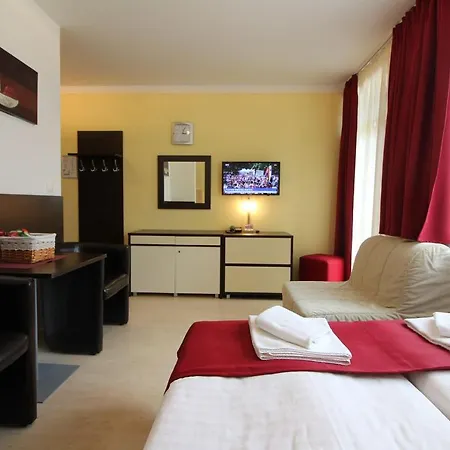Eden Apartment *